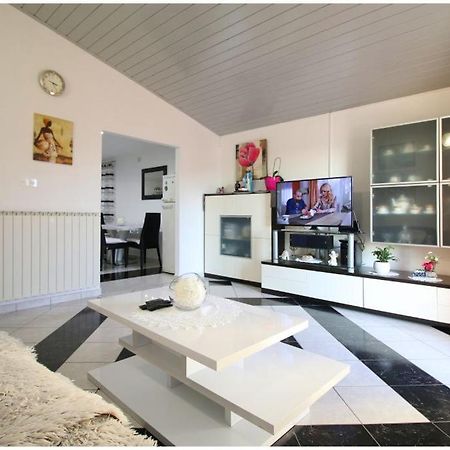 Mikelin Apartment Primošten Екстериор снимка
