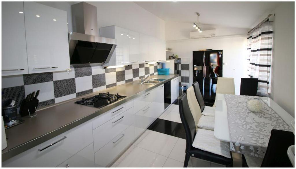Mikelin Apartment Primošten Екстериор снимка