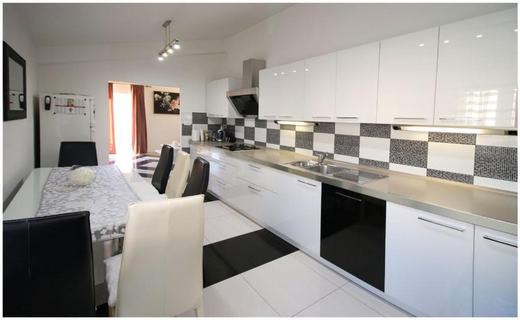 Mikelin Apartment Primošten Екстериор снимка