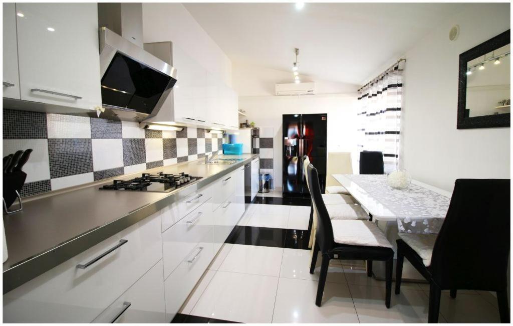 Mikelin Apartment Primošten Екстериор снимка