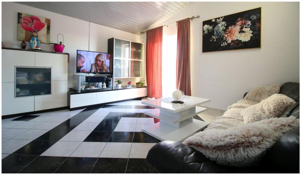 Mikelin Apartment Primošten Екстериор снимка
