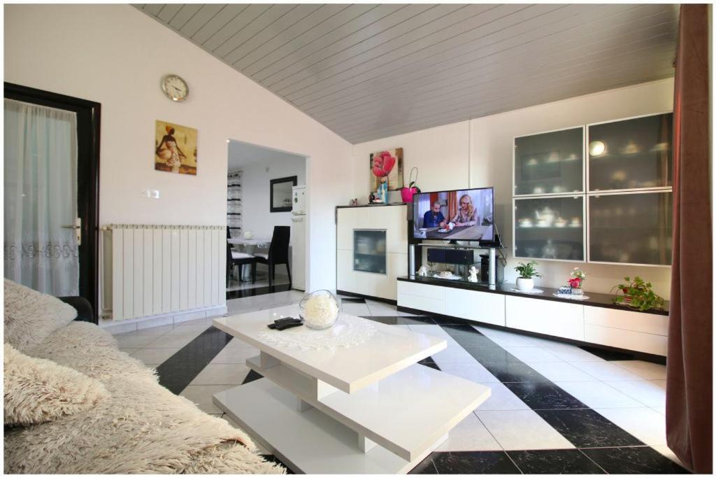Mikelin Apartment Primošten Екстериор снимка